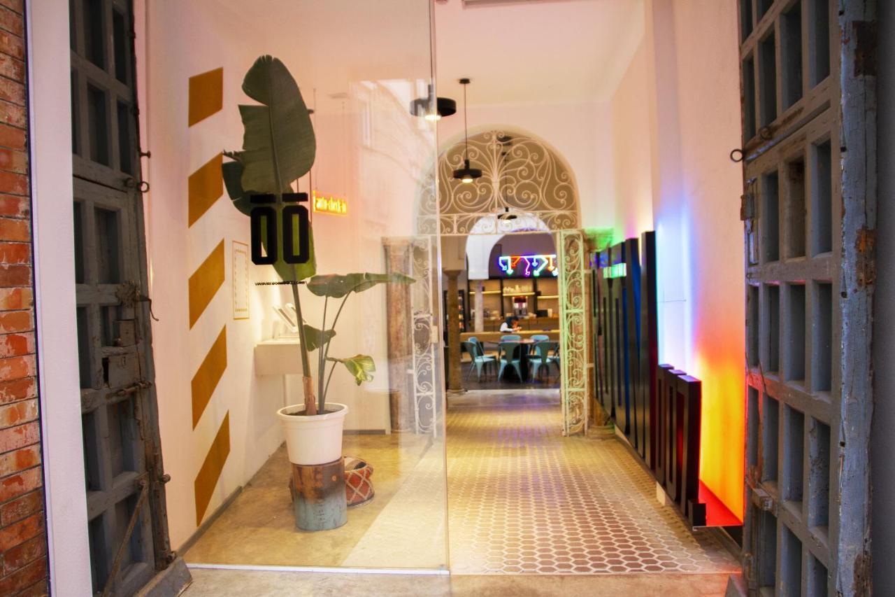 Room00 Salvador Sevilla